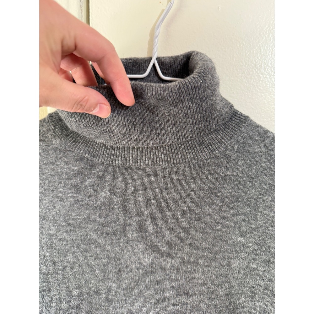 Neiman Marcus 100% Cashmere Sweater L Gray Turtleneck Quiet Luxury Classic - Picture 3 of 14